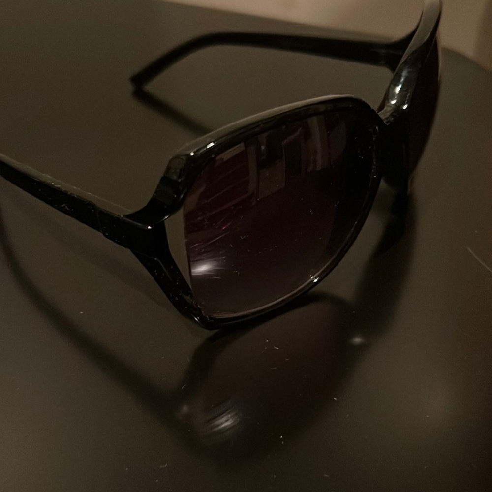 No brand black oversize sunglasses